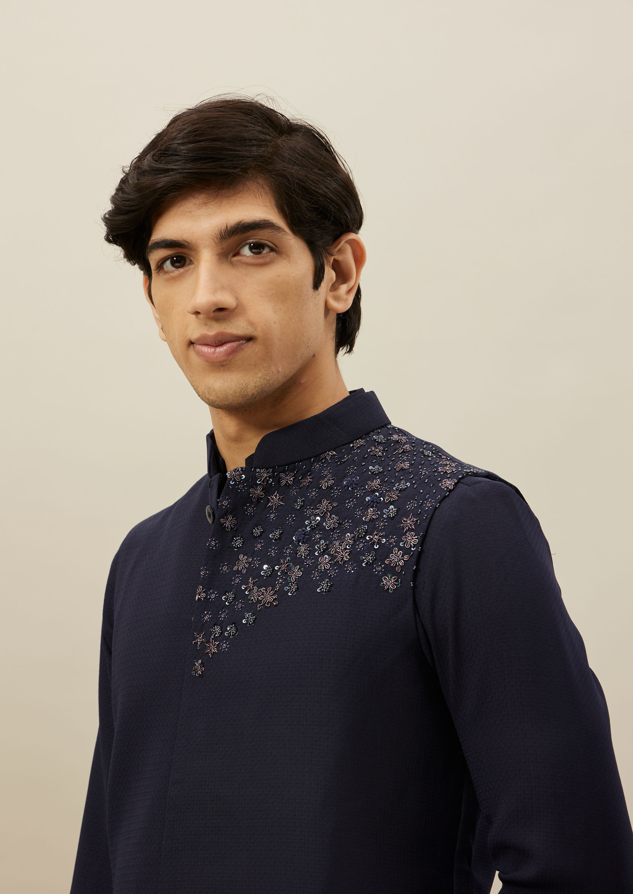 alt message - Twamev Men Navy Blue Embroidered Kurta Jacket Set image number 1