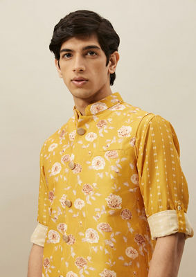 alt message - Twamev Men Amber Yellow Printed Kurta Jacket Set image number 1