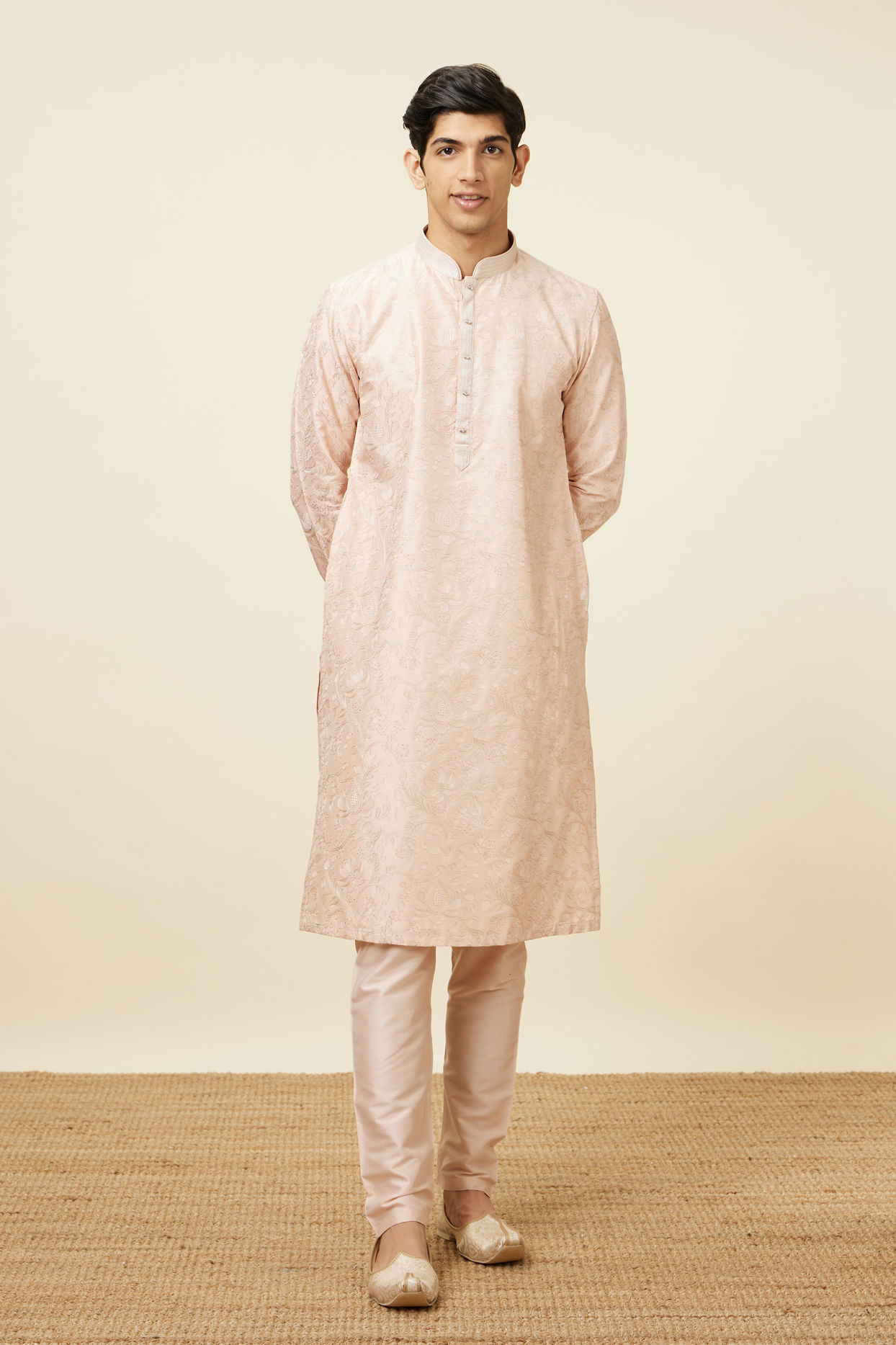 alt message - Manyavar Men Soft Pink Bel Buti Patterned Kurta Set image number 2