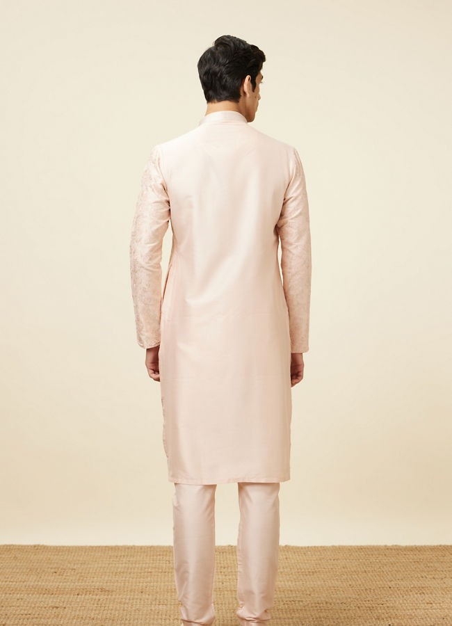 alt message - Manyavar Men Soft Pink Bel Buti Patterned Kurta Set image number 5