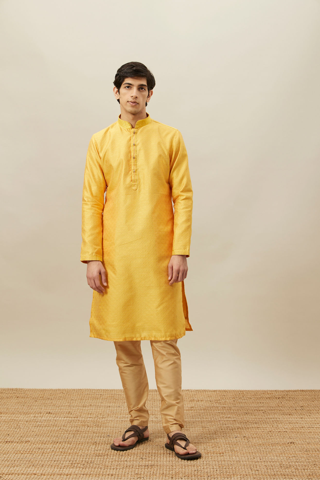 alt message - Manyavar Men Illuminating Yellow Floral Patterned Kurta Set image number 2