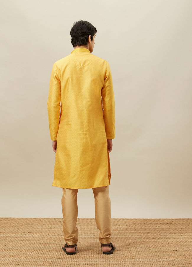 alt message - Manyavar Men Illuminating Yellow Floral Patterned Kurta Set image number 5