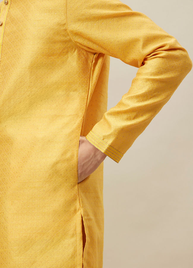 alt message - Manyavar Men Illuminating Yellow Floral Patterned Kurta Set image number 3