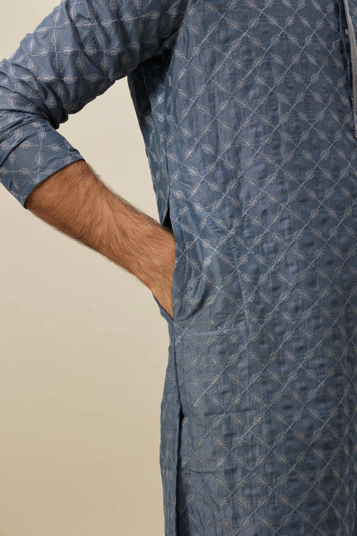 alt message - Manyavar Men Slate Blue Self Patterend Kurta Set image number 3