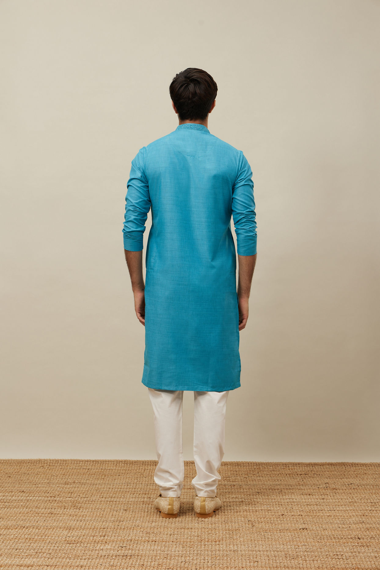 alt message - Manyavar Men Ferozi Blue Embroidered Placket Kurta Set image number 5