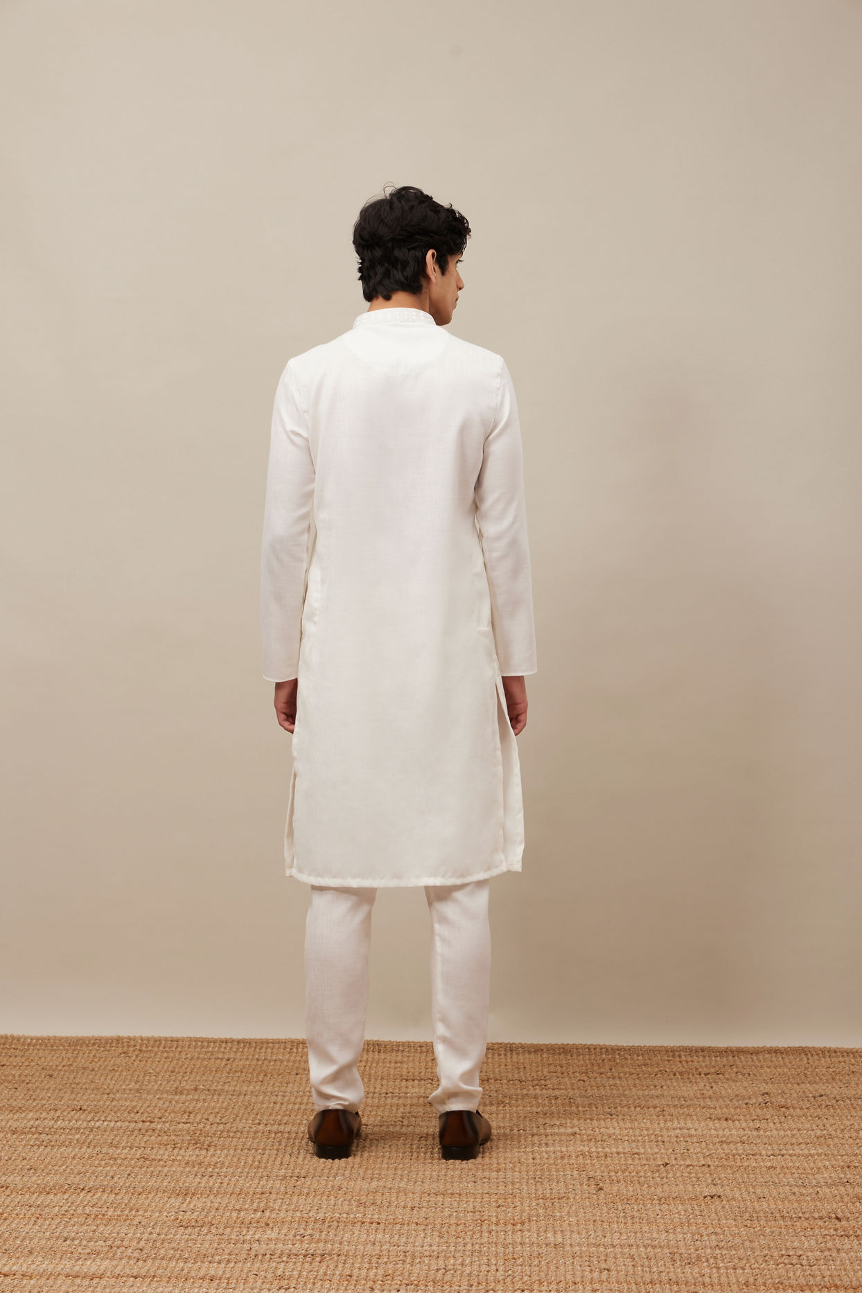 alt message - Manyavar Men Pristine White Bandhgala Style Kurta Set image number 5