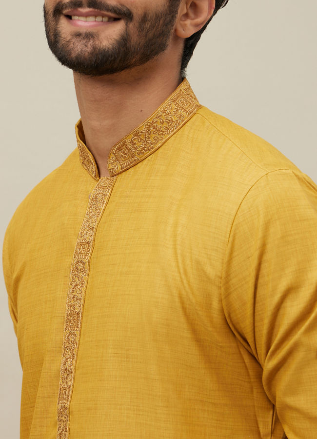 alt message - Manyavar Men Candlelight Orange Bel Buti Patterned Placket Kurta Set image number 1