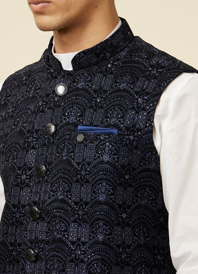 alt message - Manyavar Men Navy Blue Embroidered Sequinned Jacket image number 1