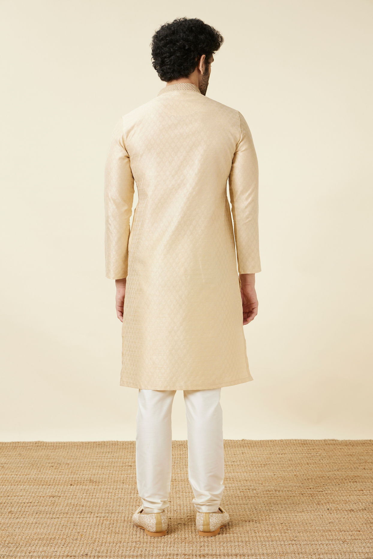 alt message - Manyavar Men Sand Beige Leaf Patterned Kurta Set image number 5