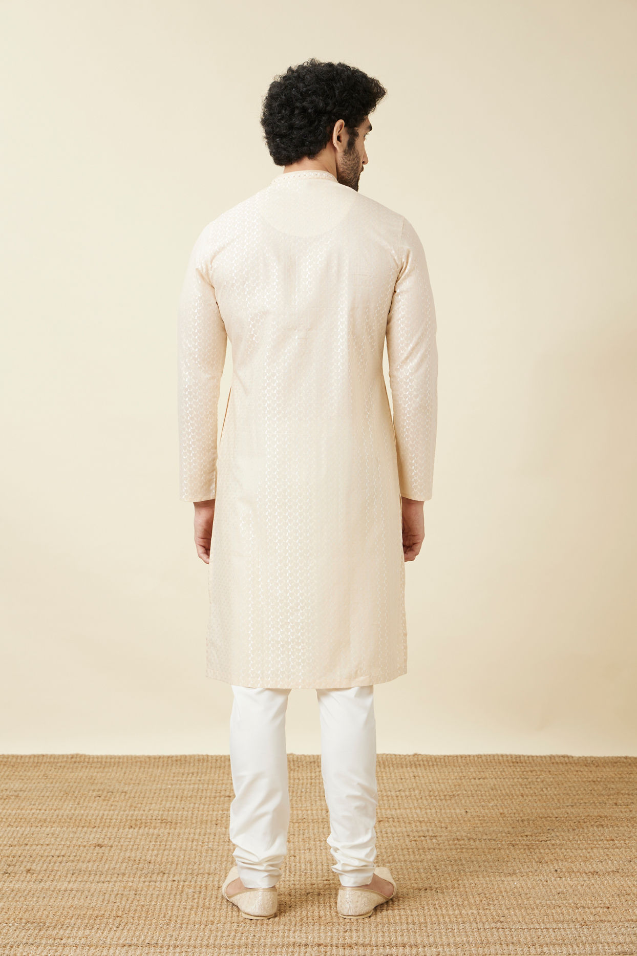 alt message - Manyavar Men Antique White Leaf Patterned Kurta Set image number 5