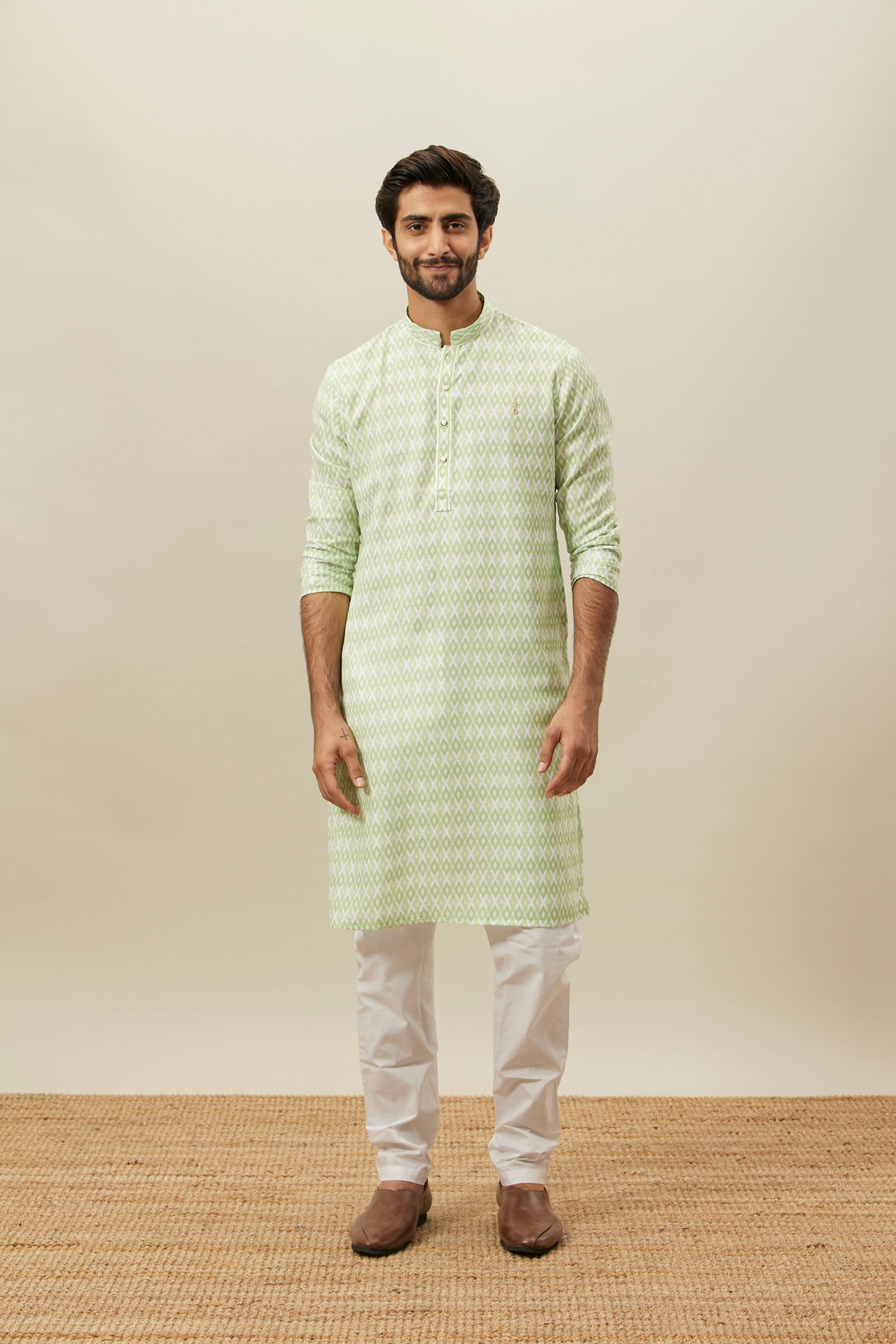 alt message - Manyavar Men Shadow Lime Green Ikat Inspired Printed Kurta image number 2