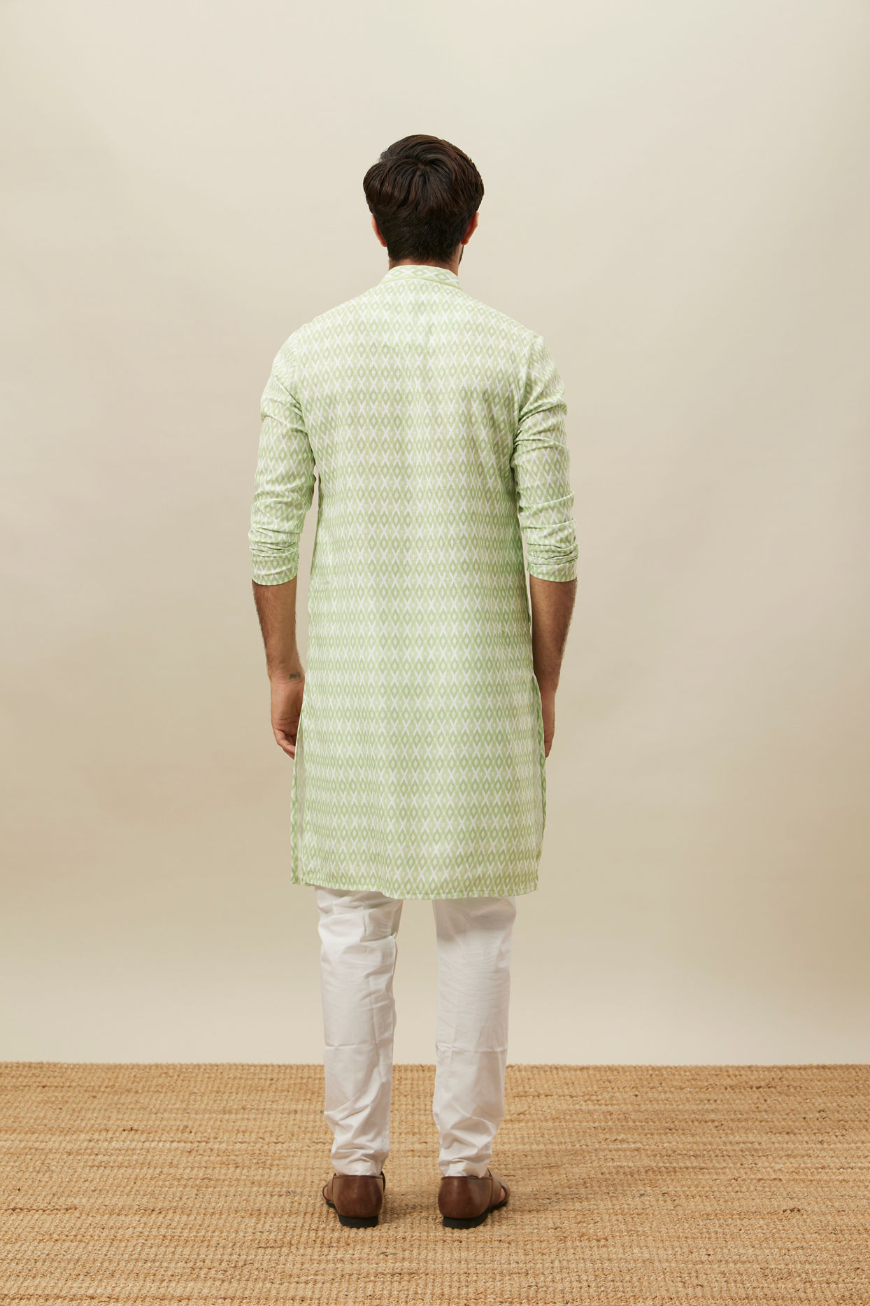 alt message - Manyavar Men Shadow Lime Green Ikat Inspired Printed Kurta image number 4