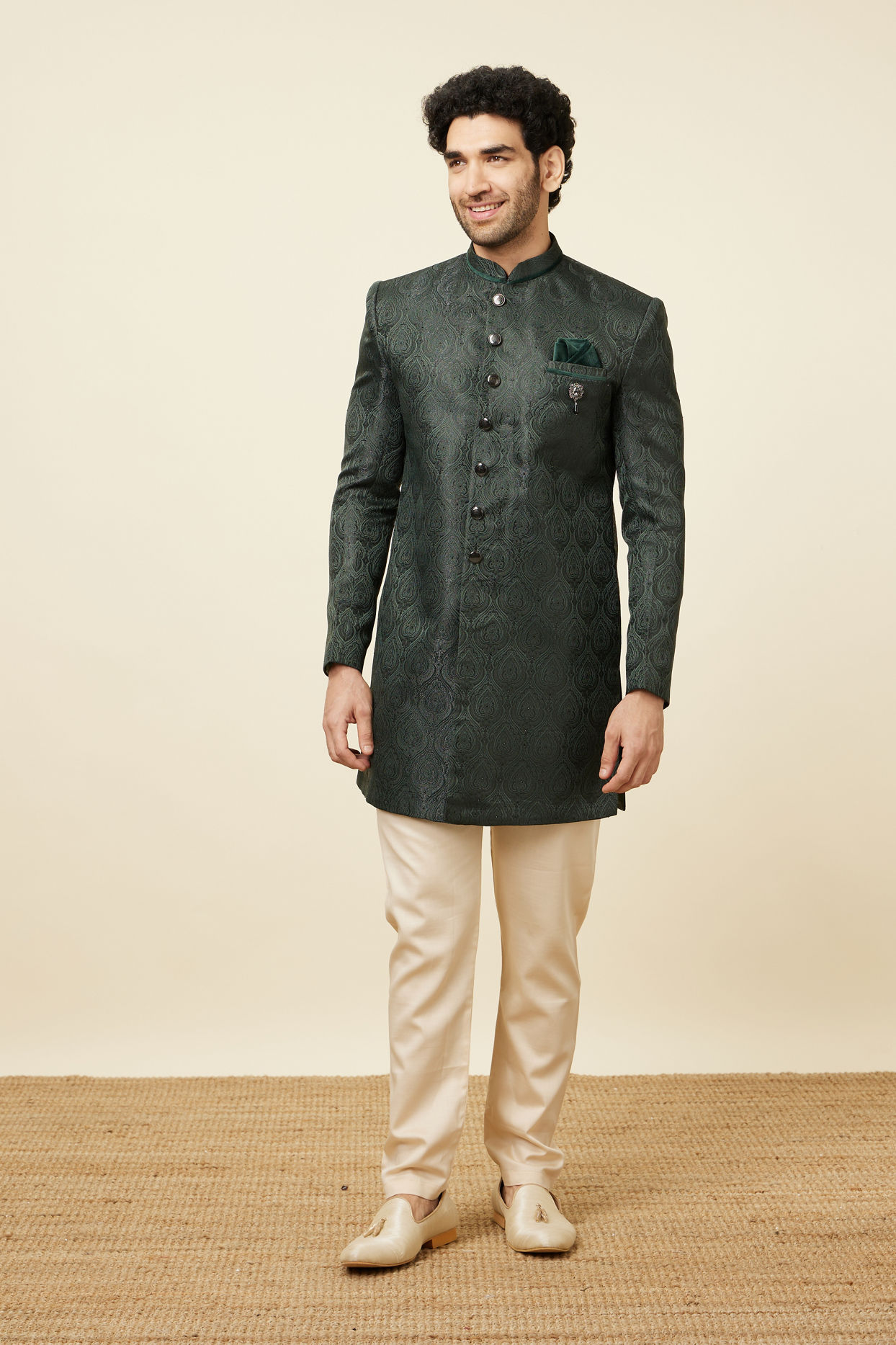 alt message - Manyavar Men Hunter Green Jhallar Patterned Indo Western Set image number 2