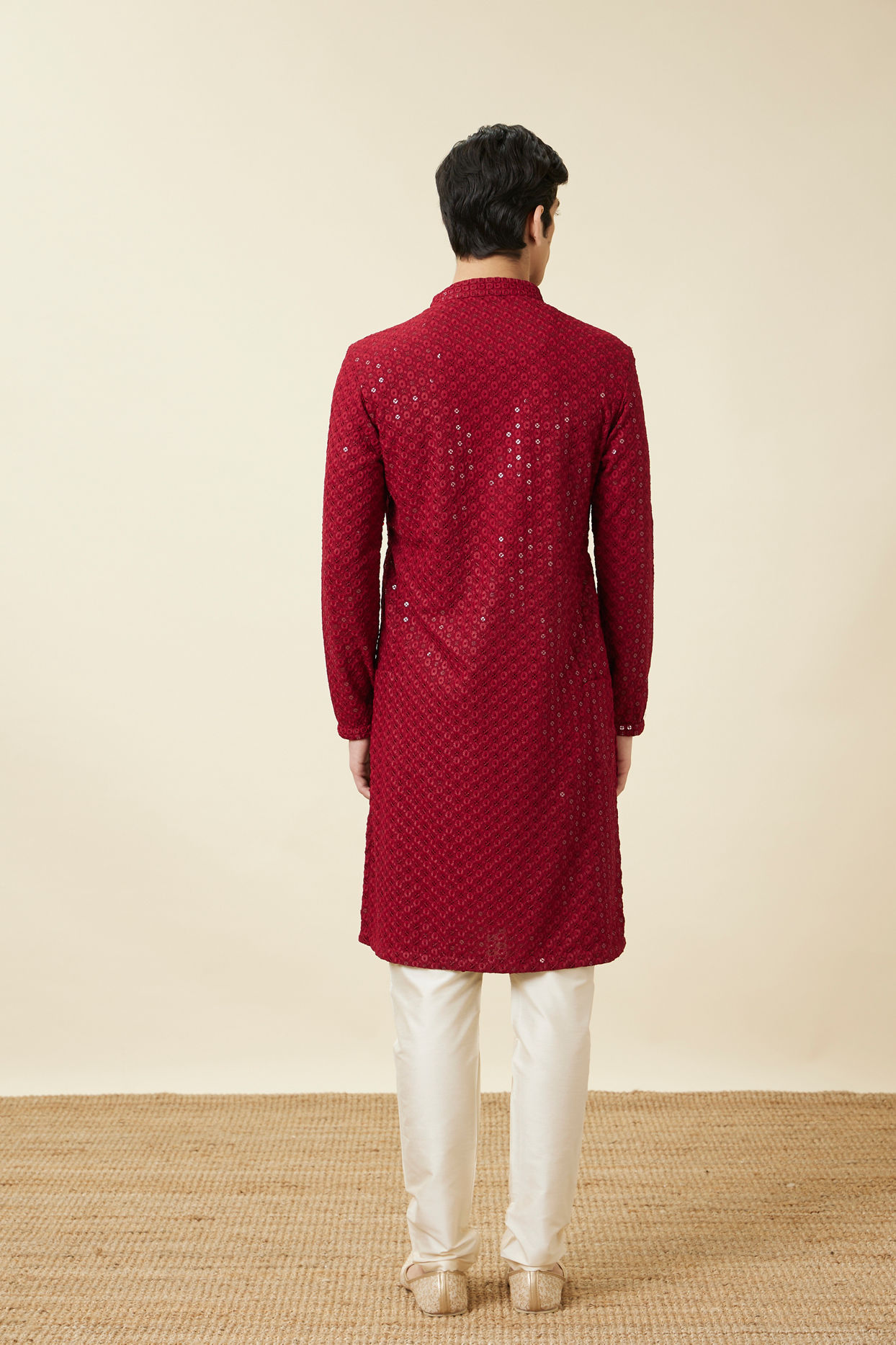 alt message - Manyavar Men Chilli Pepper Red Floral Chikankari Embroidered Kurta Set image number 5