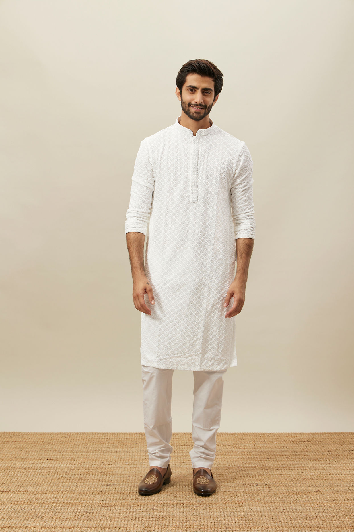 alt message - Manyavar Men Bright White Floral Chikankari Kurta Set image number 2