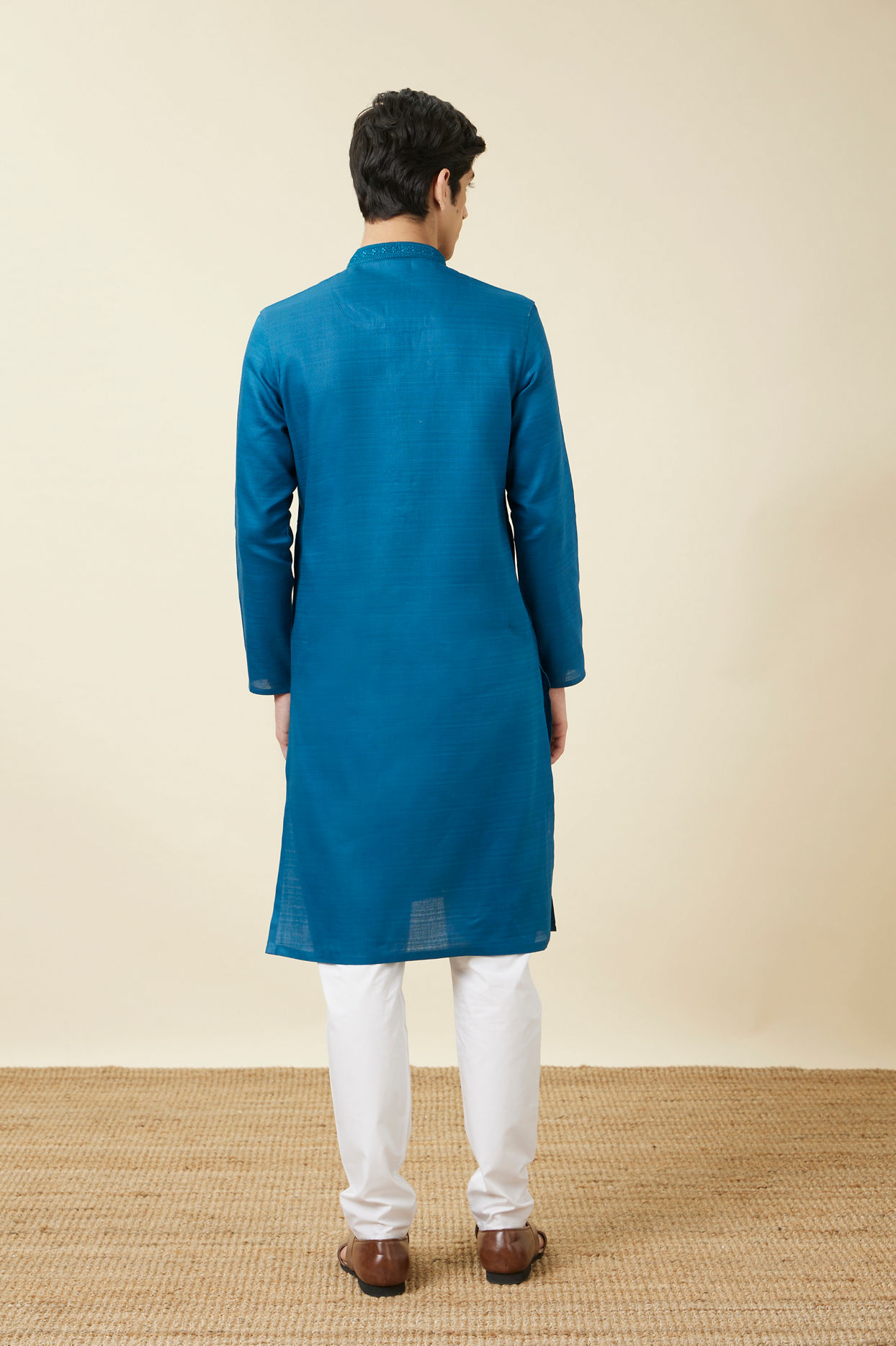 alt message - Manyavar Men Brilliant Blue Embroidered Neckline Kurta Set image number 5