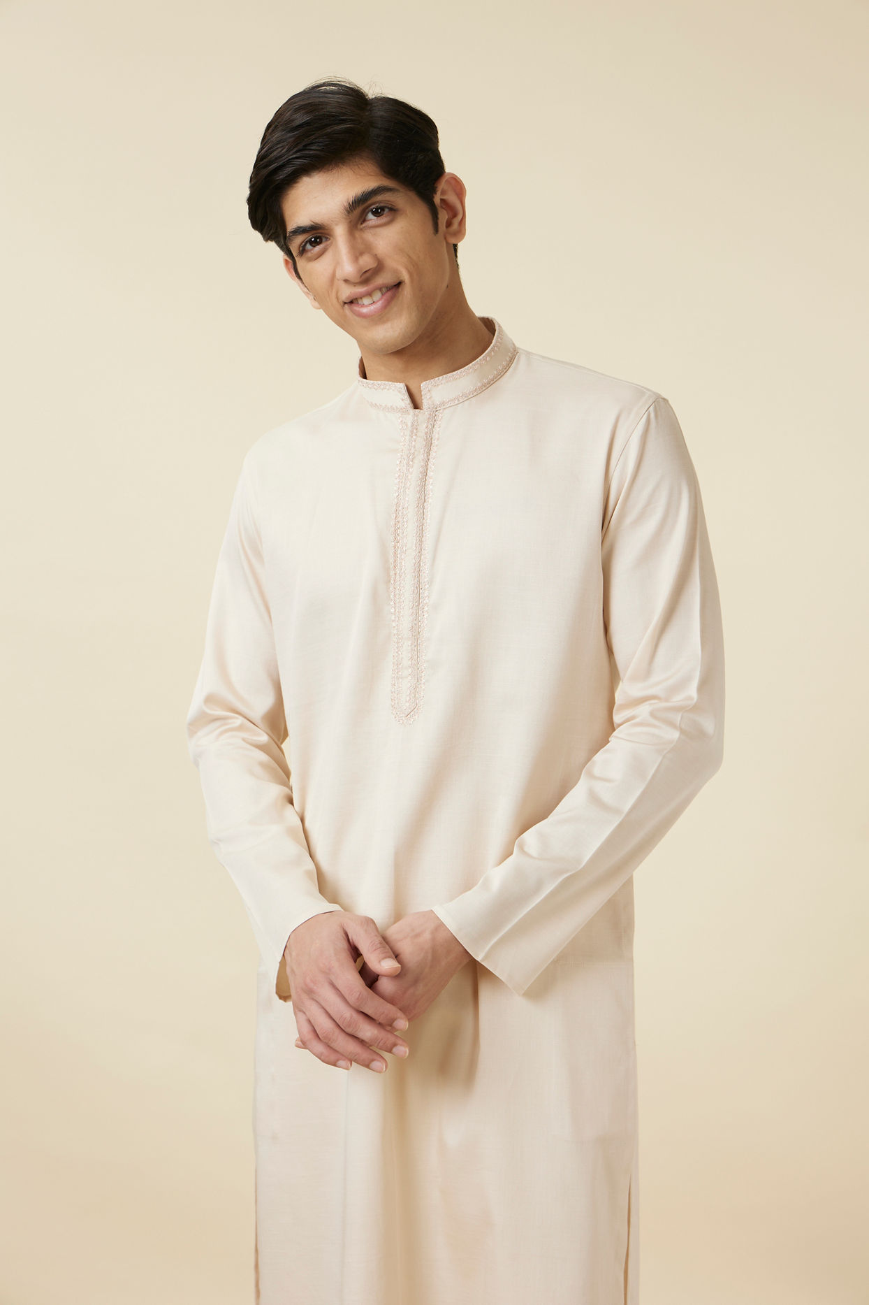 alt message - Manyavar Men Ivory White Embroidered Neckline Kurta Set image number 0