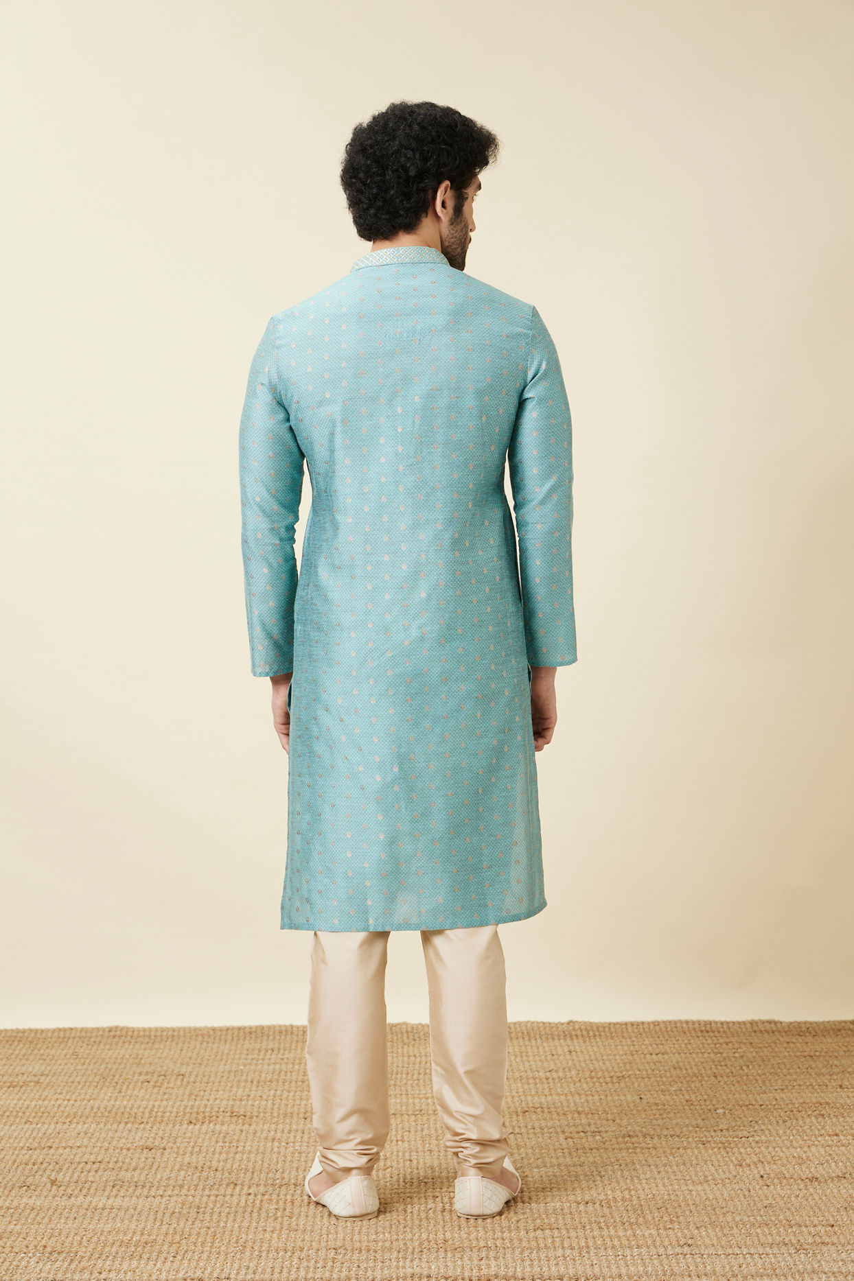 alt message - Manyavar Men Aqua Blue Buta Patterned Kurta Set image number 5