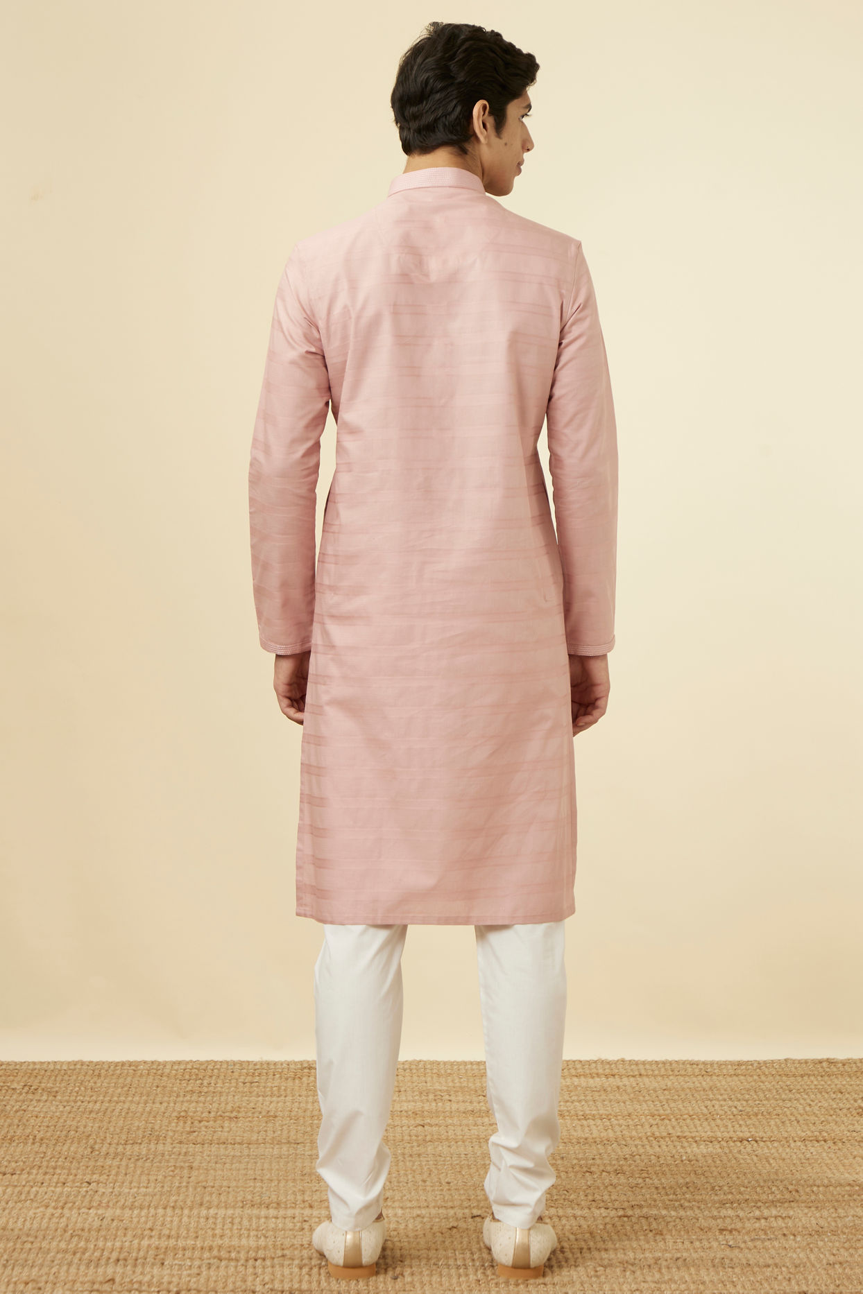 alt message - Manyavar Men Rosewater Pink Horizontal Striped Kurta Set image number 5