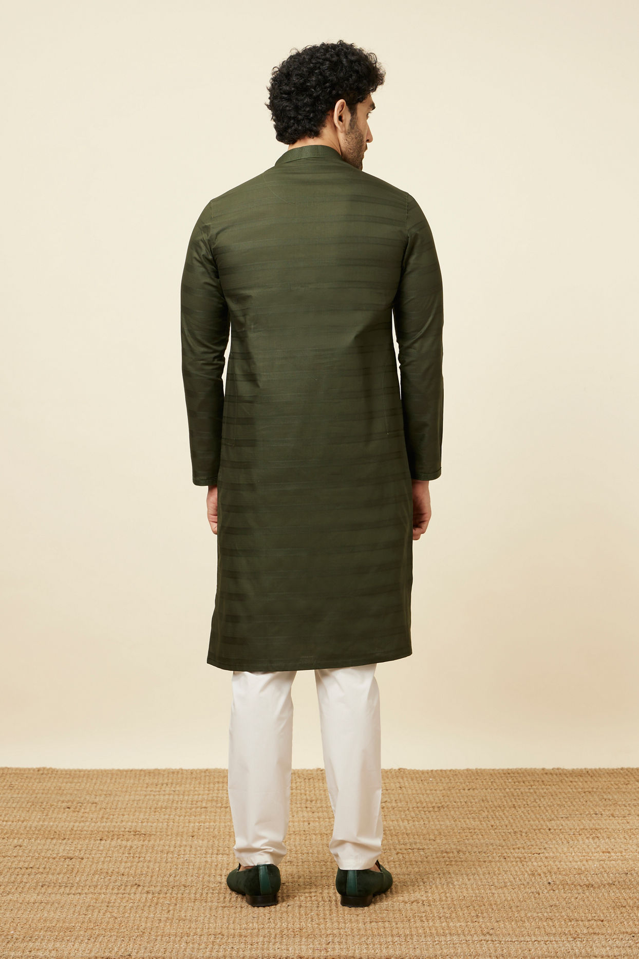 alt message - Manyavar Men Kale Green Self Embroidered Kurta Set image number 4