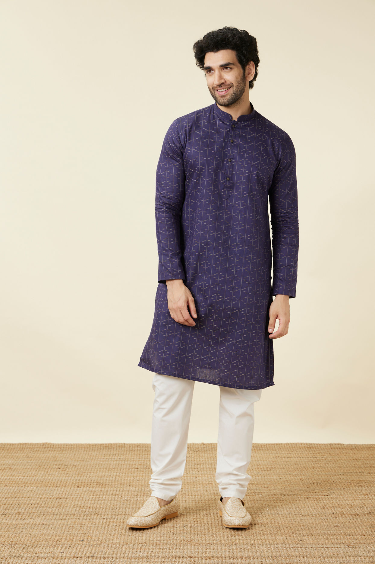 alt message - Manyavar Men Deep Blue Linear Patterned Casual Kurta image number 2