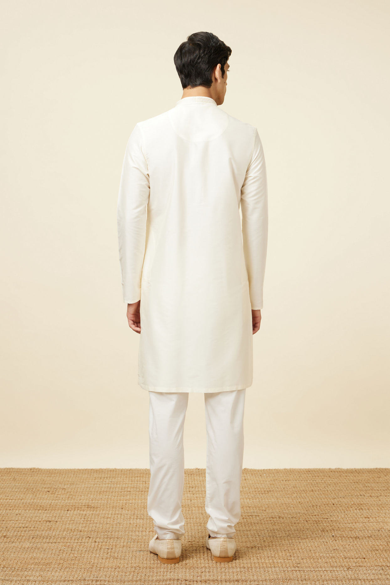 alt message - Manyavar Men Pristine White Embroidered Bandhgala Kurta Set image number 5