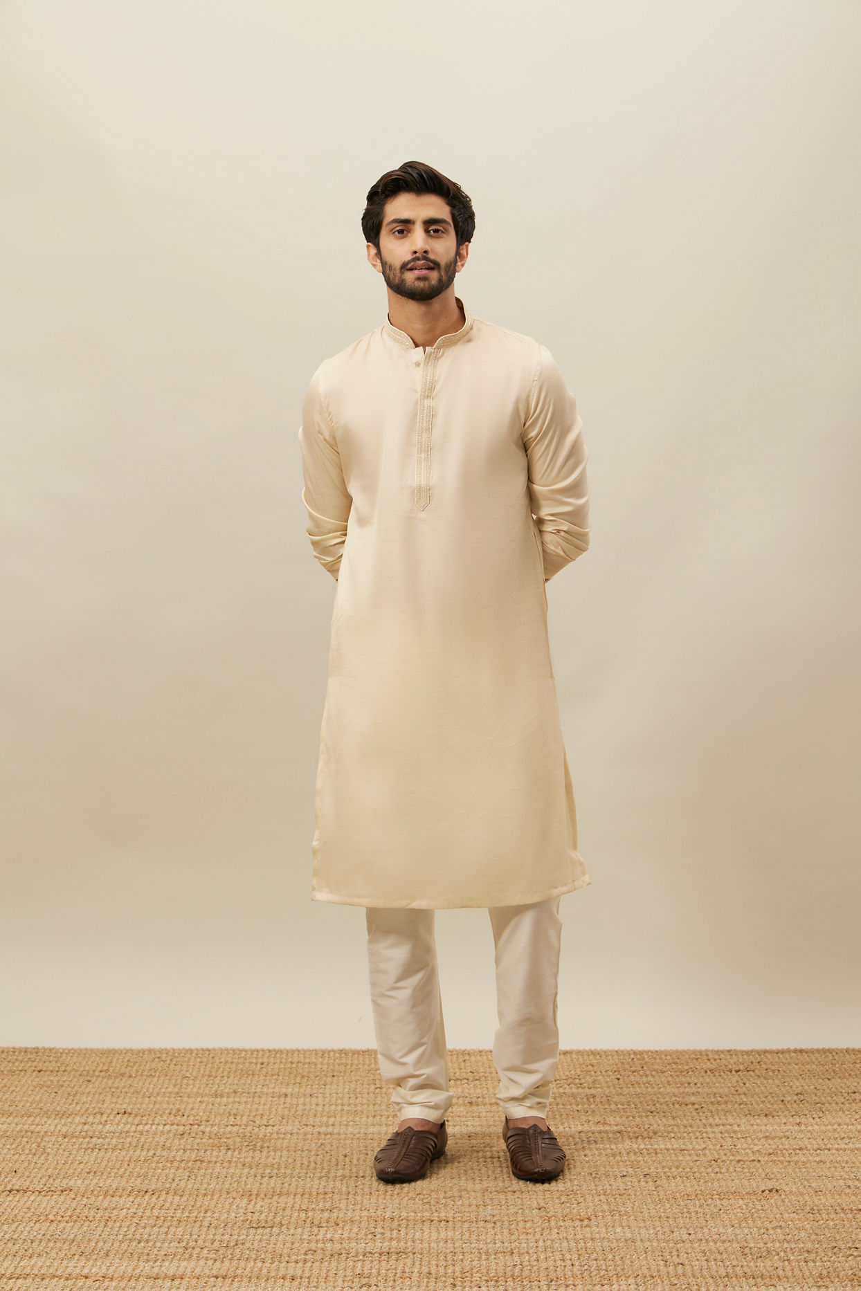 alt message - Manyavar Men Cloud Cream Embroidered Bandhgala Kurta Set image number 2