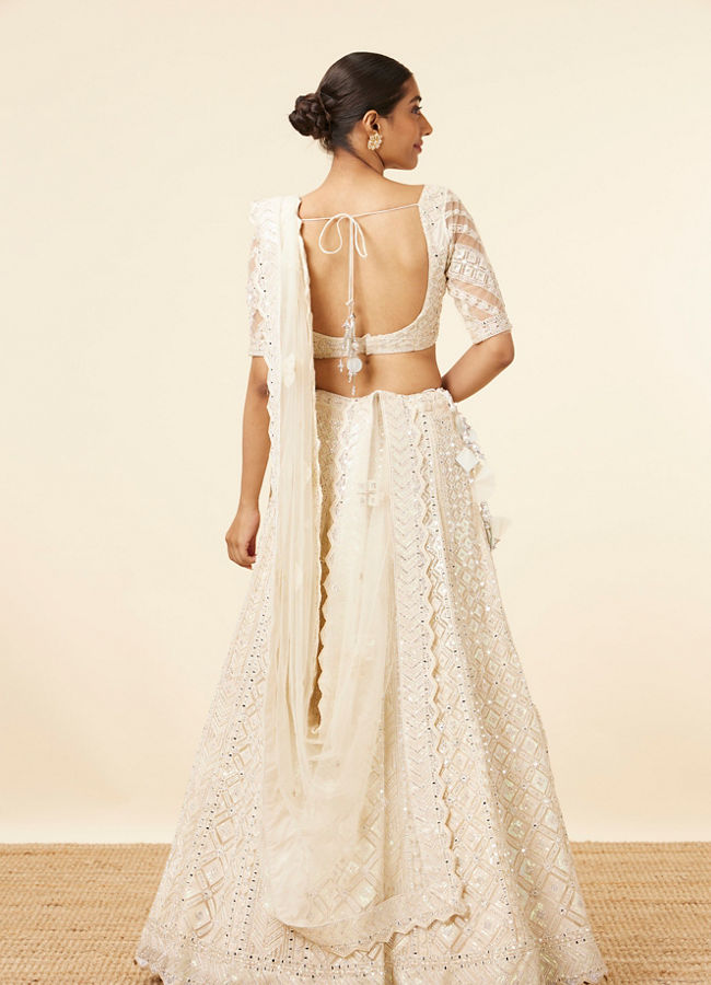 Cream Diamond Patterned Bridal Lehenga image number 3