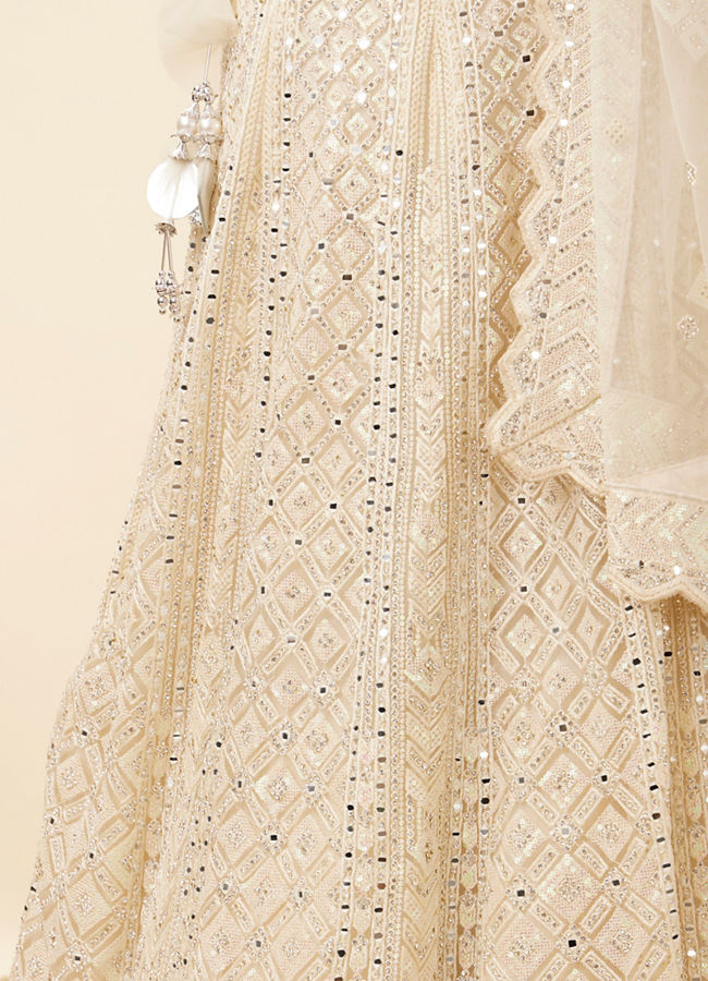 Cream Diamond Patterned Bridal Lehenga image number 4