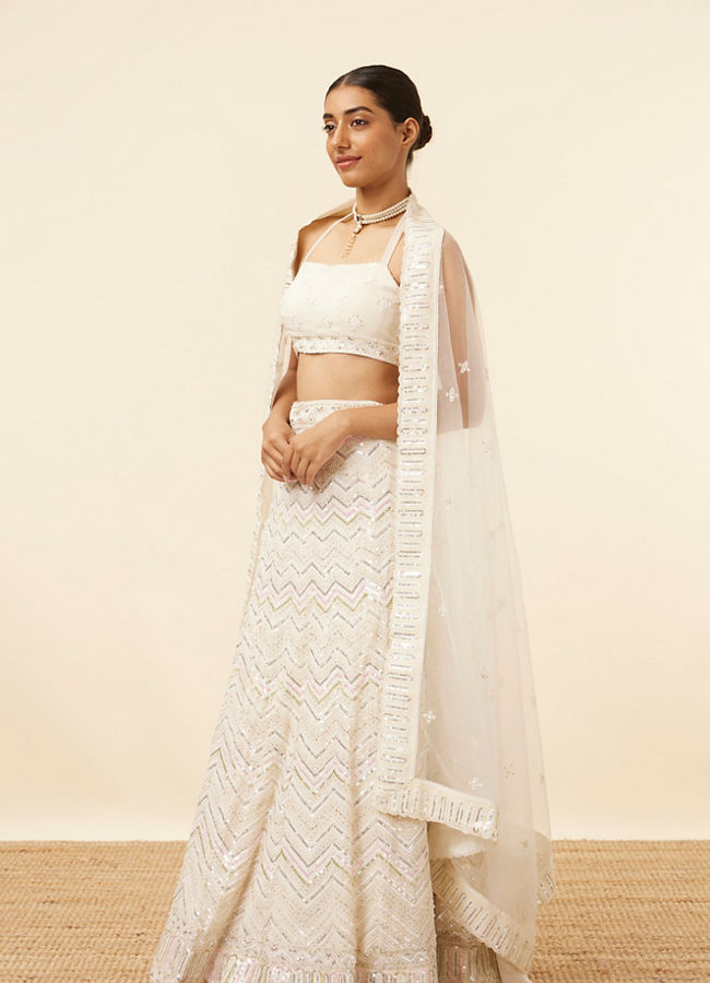 alt message - Mohey Women Light Cream Patterned Lehenga image number 2