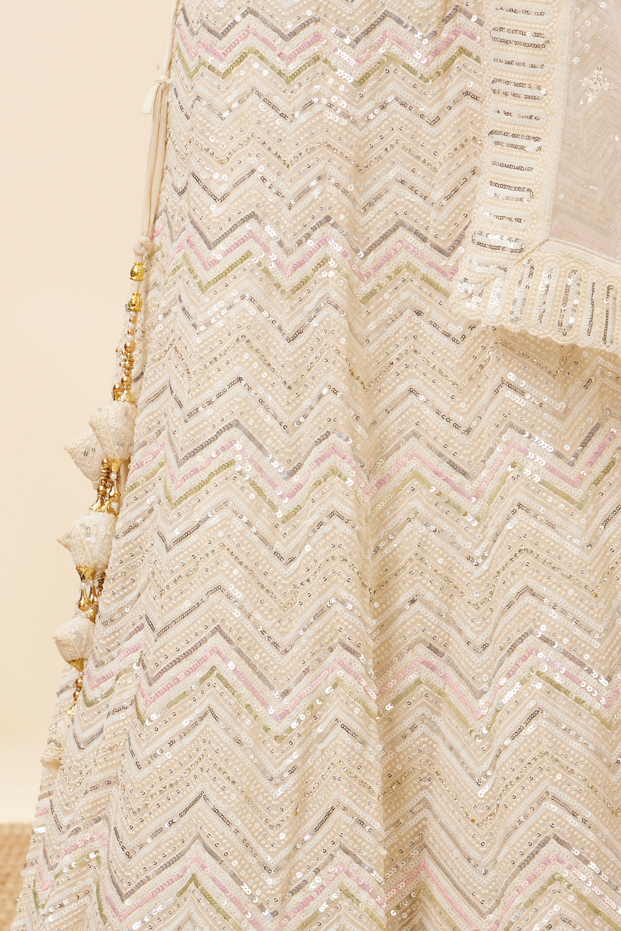 Mohey Women Light Cream Patterned Lehenga