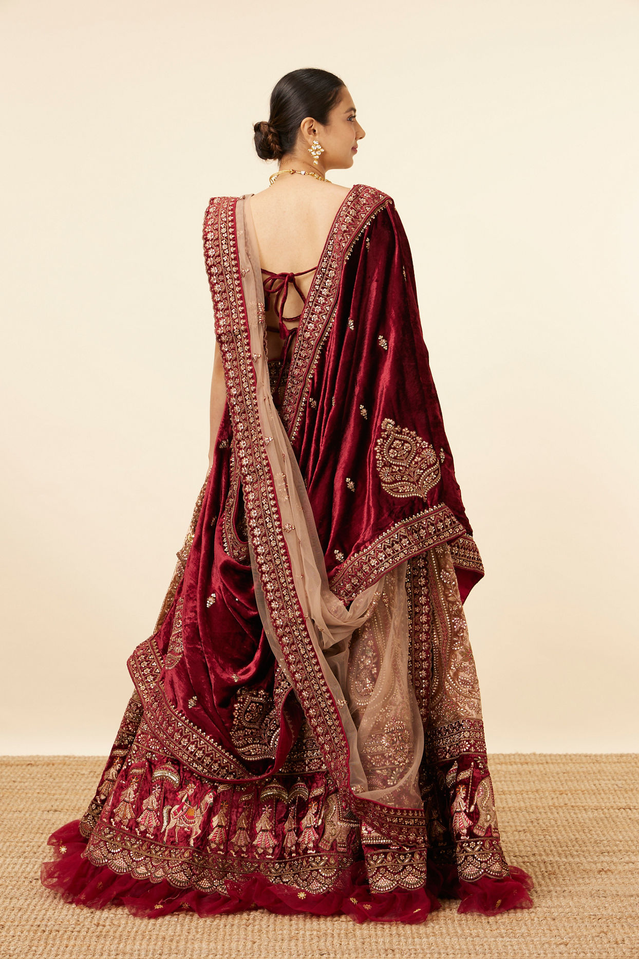 alt message - Mohey Women Fawn Velvet Bridal Lehenga image number 3