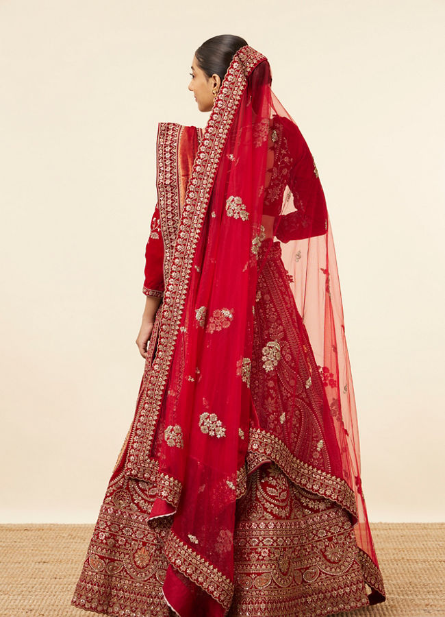 alt message - Mohey Women Berry Red Embroidered Bridal Lehenga image number 3