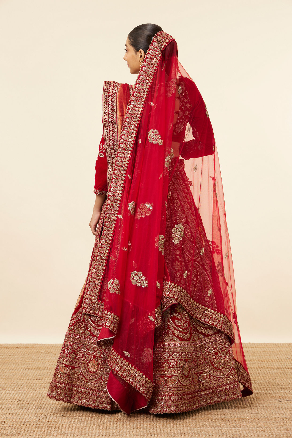 alt message - Mohey Women Berry Red Embroidered Bridal Lehenga image number 3