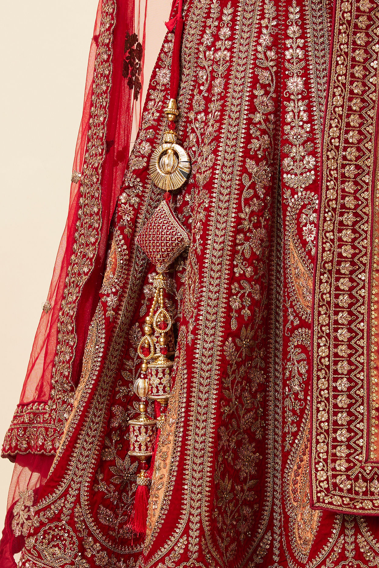 alt message - Mohey Women Berry Red Embroidered Bridal Lehenga image number 4