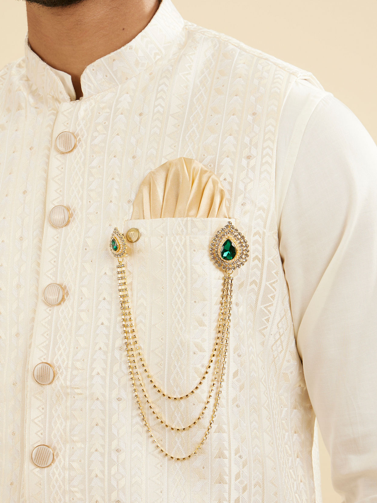 Manyavar Men Emerald Touch Brooch image number 0