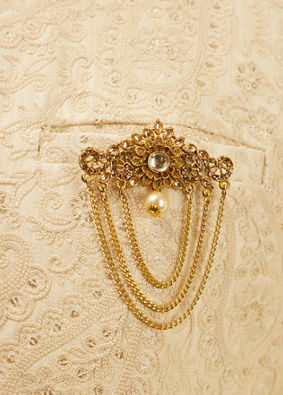 Golden Floral Motif Stone Embellished Chain Brooch image number 1