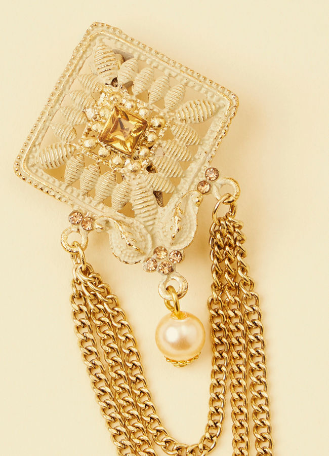 alt message - Manyavar Men Antique White Pearl Adorned Chain Brooch image number 1