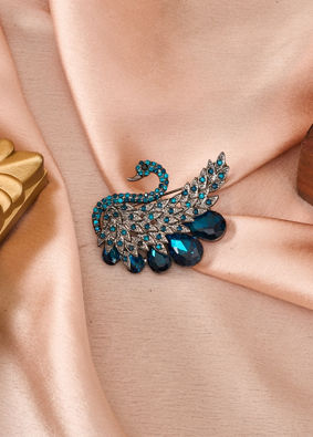 Manyavar Men Blue Brooch with Peacock Design