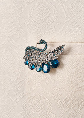 Manyavar Men Blue Brooch with Peacock Design