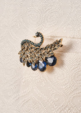 Manyavar Men Blue Brooch with Peacock Design