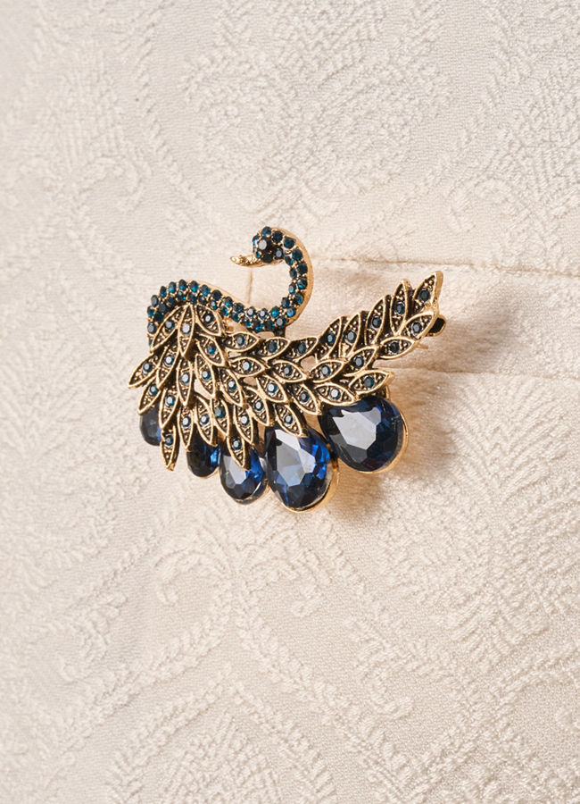 Manyavar Men Blue Brooch with Peacock Design