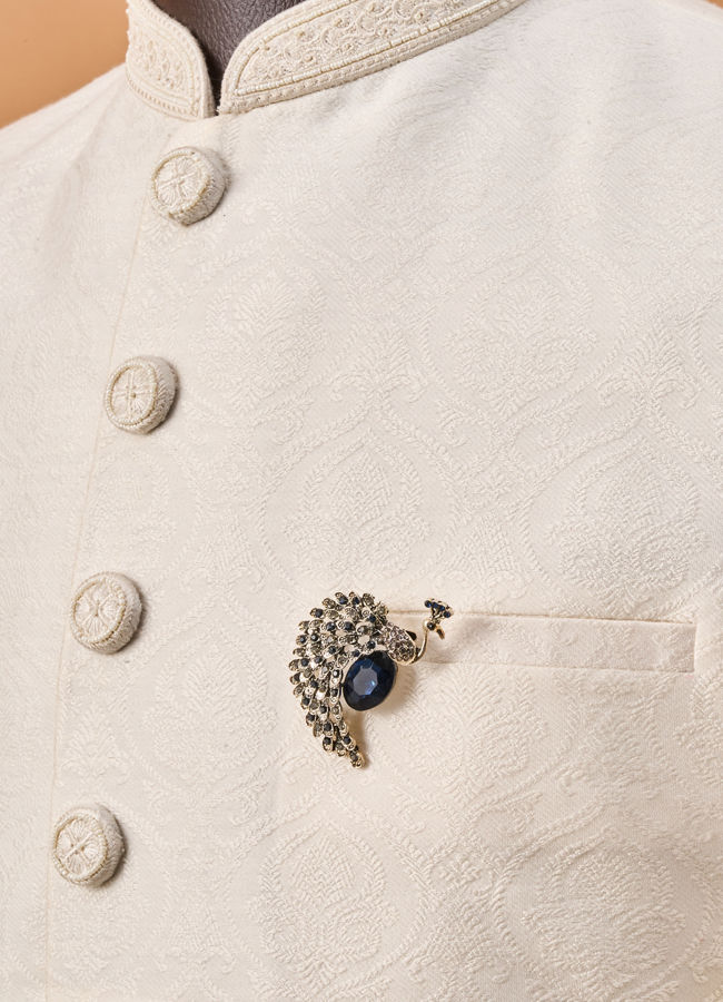 Manyavar Men Blue Brooch with Peacock Design