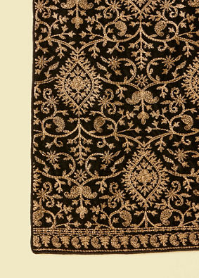 alt message - Manyavar Men Ebony Black Paisley Embroidered Dupatta image number 1