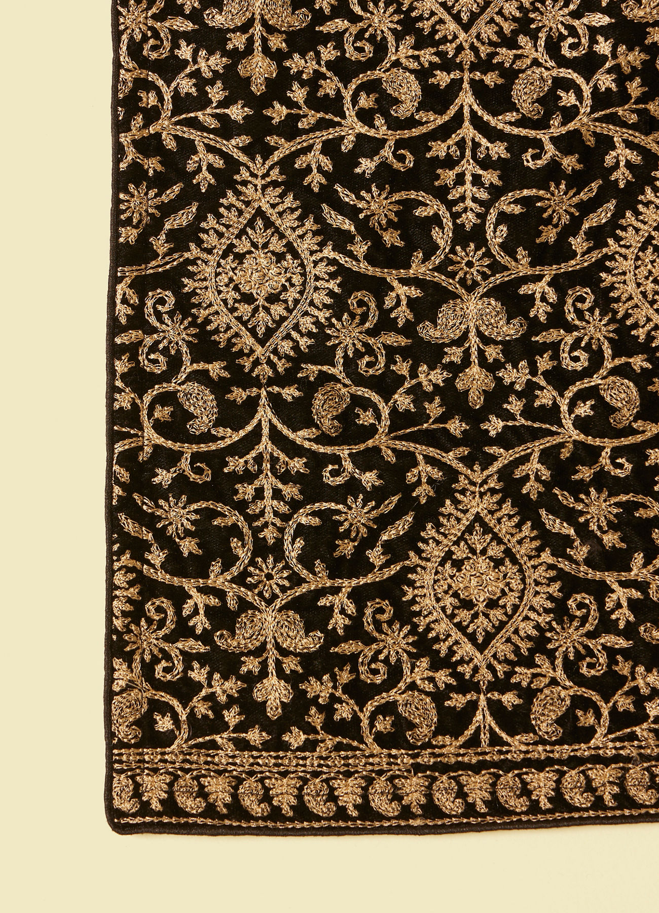 Manyavar Men Ebony Black Paisley Embroidered Dupatta