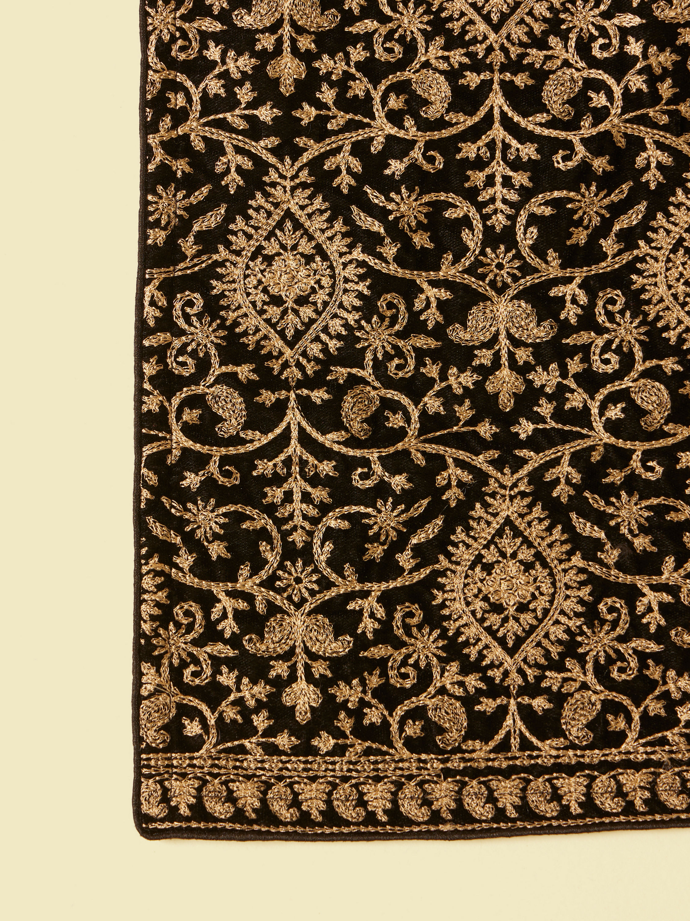 Manyavar Men Ebony Black Paisley Embroidered Dupatta