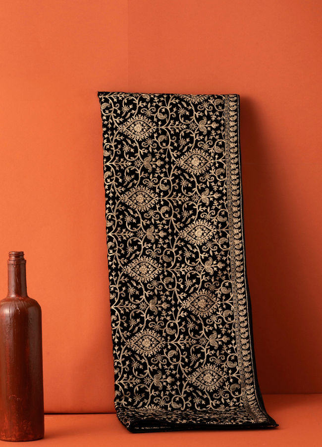 Manyavar Men Ebony Black Paisley Embroidered Dupatta