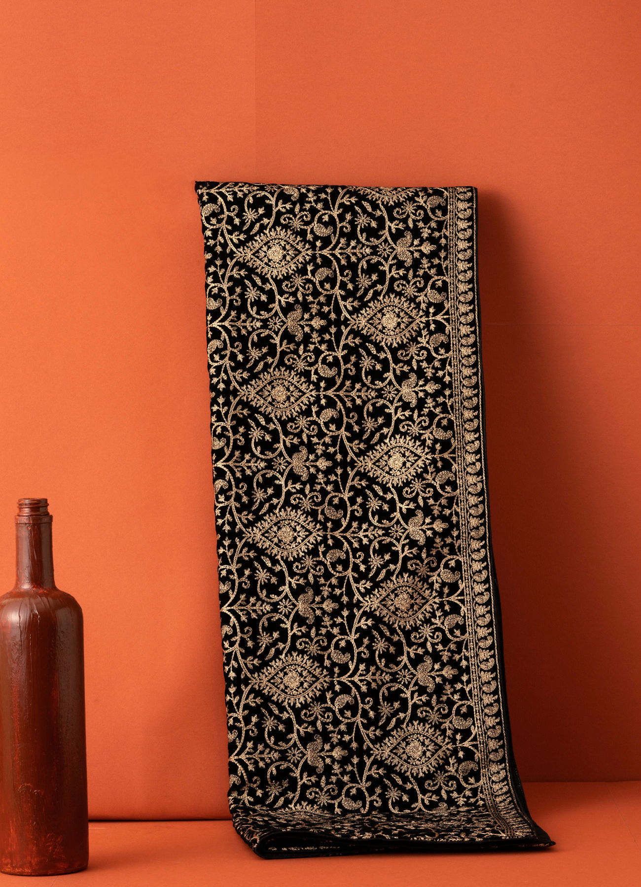 Manyavar Men Ebony Black Paisley Embroidered Dupatta