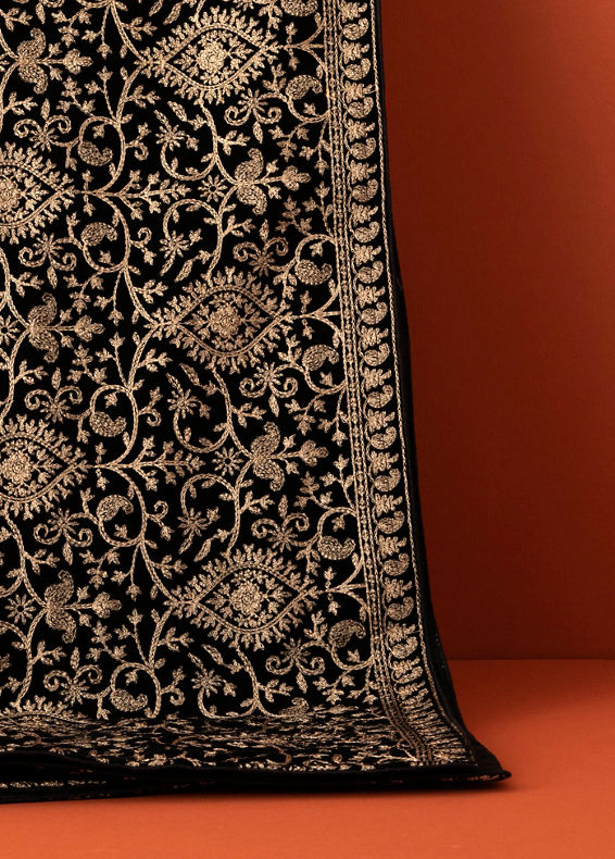 Manyavar Men Ebony Black Paisley Embroidered Dupatta