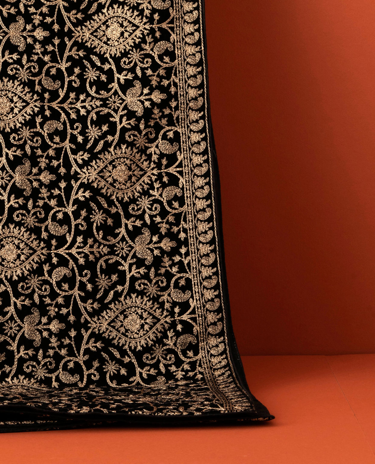 Manyavar Men Ebony Black Paisley Embroidered Dupatta